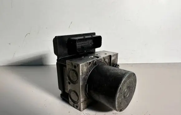 BMW 5 E60 E61 ABS Pump 6768906 6768908