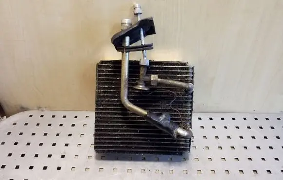 Air conditioning (A/C) radiator (interior)