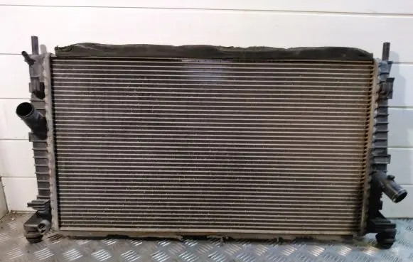 Ford Focus C-MAX Coolant radiator 3M5H8005RJ