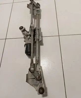 Nissan Pathfinder R51 Front wiper linkage and motor 060A
