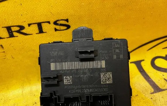 Porsche Cayenne (9Y0 9Y3) Door control unit/module 4M1959595J