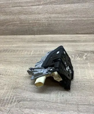 Volkswagen PASSAT B6 Front door lock 3C1837016A