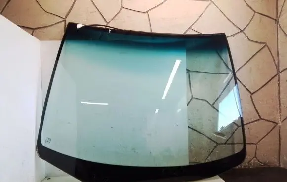 Toyota Avensis Verso Front windscreen/windshield window 