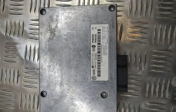 Audi A4 S4 B7 8E 8H Bluetooth control unit module 8P0862335Q