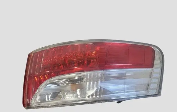 Toyota Avensis T270 Rear/tail lights 08051