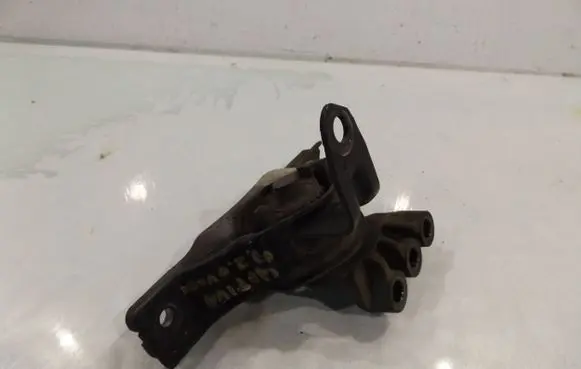 Chevrolet Captiva Engine mounting bracket