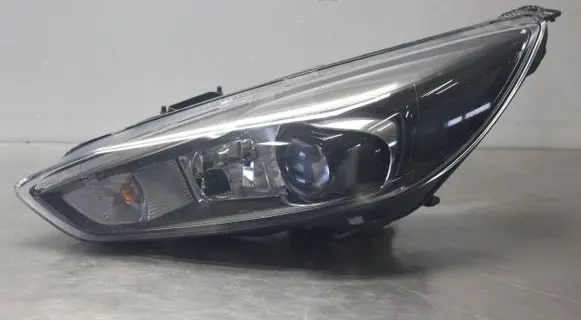 Ford Focus Headlight/headlamp F1EB13D155