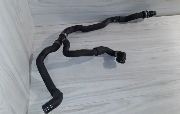 BMW M5 F90 Engine coolant pipe/hose 7512727 7854307