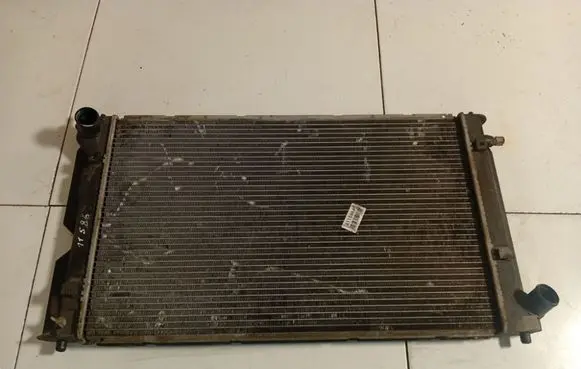 Toyota Avensis T250 Coolant radiator
