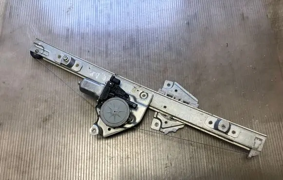 Suzuki Grand Vitara II Front door window regulator with motor 8343065J00 2621003520