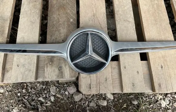 Mercedes-Benz V Class W447 Front bumper upper radiator grill A1178880060 1178880060 A0008880060