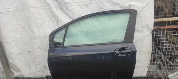 Toyota Yaris Front door 