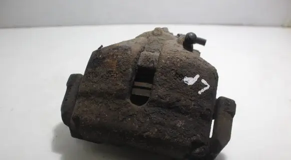 Volkswagen PASSAT B6 Front brake caliper