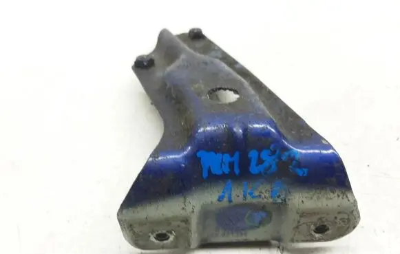 Volkswagen Golf V Fender mounting bracket 1K6821136