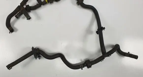Volkswagen PASSAT B5.5 Engine coolant pipe/hose 3B0122447L