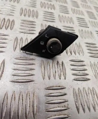 Skoda Superb B5 (3U) Wing mirror switch 3U1959565D