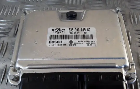 Volkswagen PASSAT B5 Engine control unit/module 038906019CQ 0281010941 28SA5628