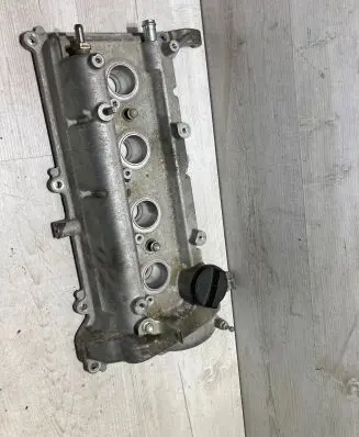 Toyota Yaris Rocker cam cover 
