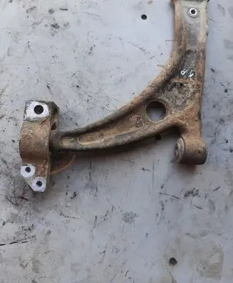 Volkswagen PASSAT B6 Front lower control arm/wishbone 3C0407153B
