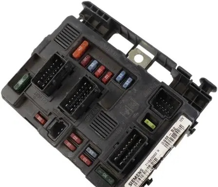 Peugeot 206 Fuse module 9643498980 T118470002H BSMB2