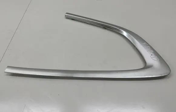 Rear fender molding trim