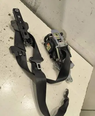 Mercedes-Benz E W212 Front seatbelt A07303113 27020277 610035800D
