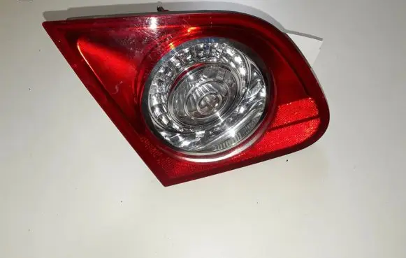 Tailgate rear/tail lights