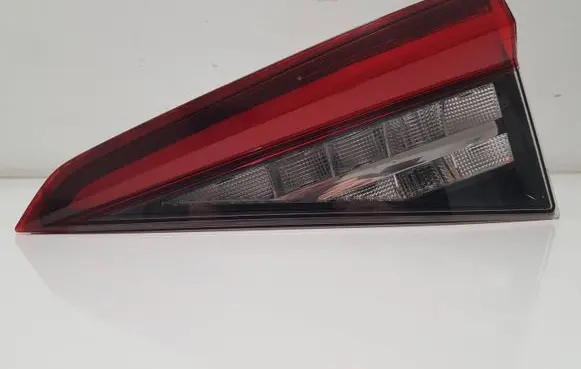 Tailgate rear/tail lights
