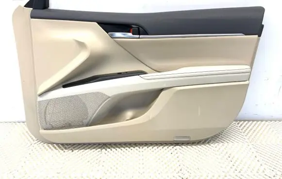 Toyota Camry VIII XV70 Front door card panel trim
