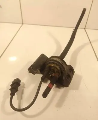 Volvo V70 Valve vacuum 1271890