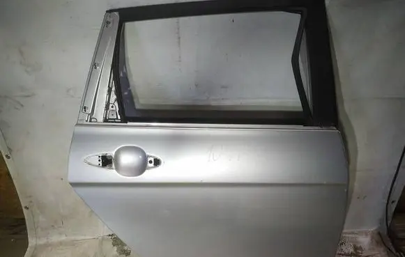 Honda FR-V Rear door pilkos