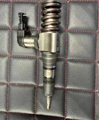 Volkswagen PASSAT B6 Fuel injector 03G130 070915