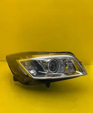 Opel Insignia A Headlight/headlamp 1ZT009631-02