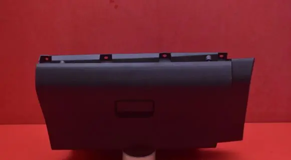 Nissan Leaf I (ZE0) Glove box