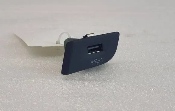 Audi Q2 - USB socket connector 81C035726