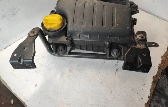 Renault Trafic II (X83) Air filter box 8200467321 93856612