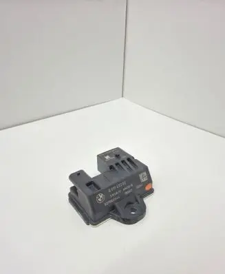 BMW 6 F12 F13 Glow plug pre-heat relay 8519472 150827 E2110021046