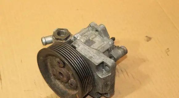 BMW X5 E53 Power steering pump 6756737