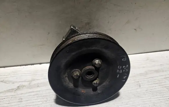 Mercedes-Benz Vito Viano W638 Power steering pump A6042360010