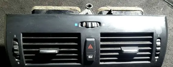 BMW X3 E83 Dash center air vent grill