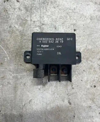 Mercedes-Benz E W211 Charging relay A0025423819 23132A2001344