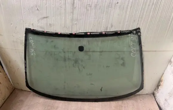 Mitsubishi Colt Front windscreen/windshield window 