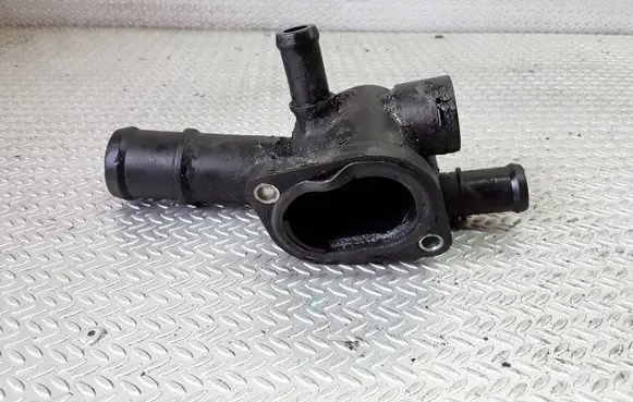 Volkswagen Golf V Engine coolant pipe/hose 038121132D