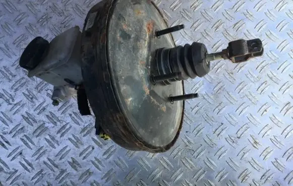 Mazda 626 Brake booster 83404309
