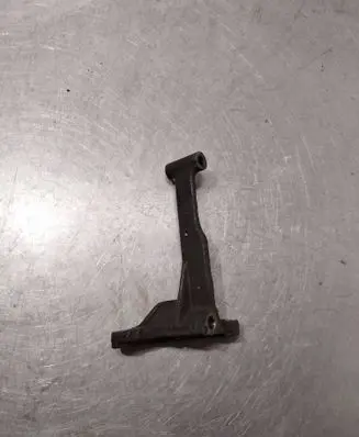 Toyota Avensis T270 Engine mounting bracket 3311805010