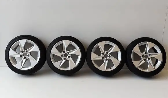 Audi A3 8Y R17 alloy rim 8Y0601025A
