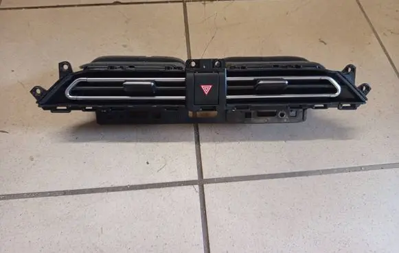 KIA Niro Dash center air vent grill 97420G5AB0