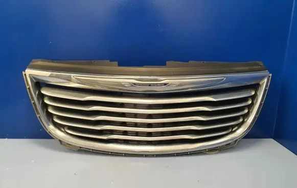 Chrysler Voyager Front bumper upper radiator grill 11RTC1150M