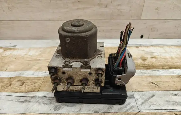 Toyota Corolla Verso E121 ABS Pump 4451013070 8954113040 FBH0620782