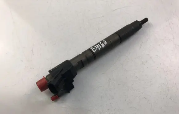 Volvo S60 Fuel injector 31303238
